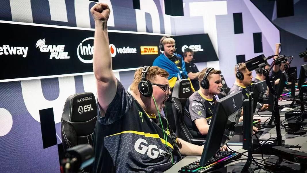 虽然与苏炳 虽然与苏炳